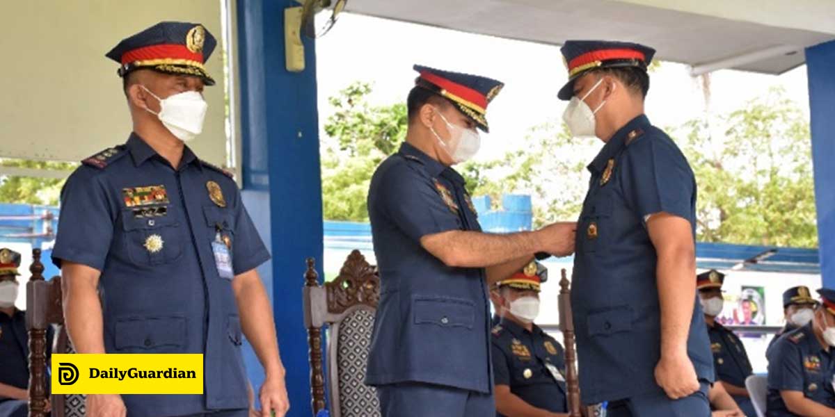 PRO-6 fetes performing PNP personnel | Daily Guardian