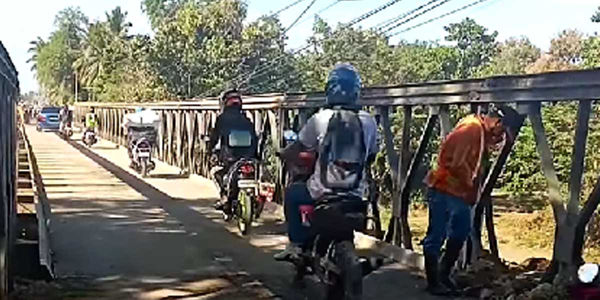 Temporary bridge in Iloilo town  now passable for light vehicles