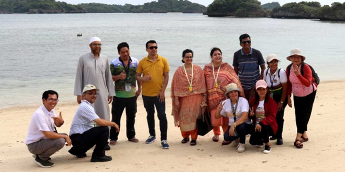 Bangladesh team tours Guimaras marine reserve