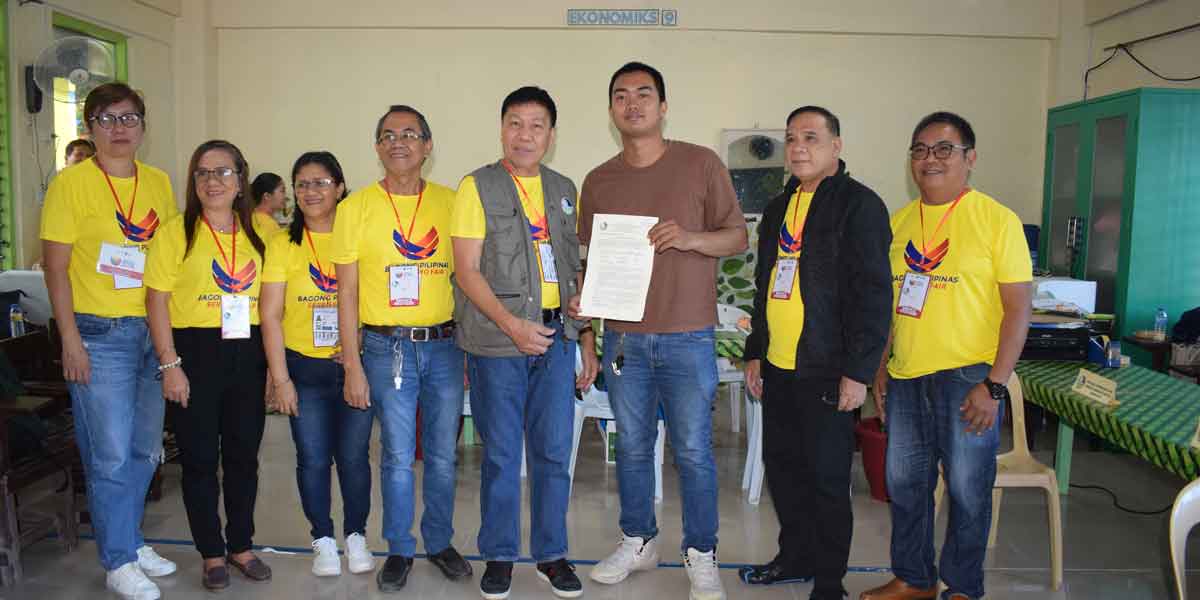 Land titles, seedlings handed to DENR-6 recipients at BPSF Land titles, seedlings handed to DENR-6 recipients at BPSF