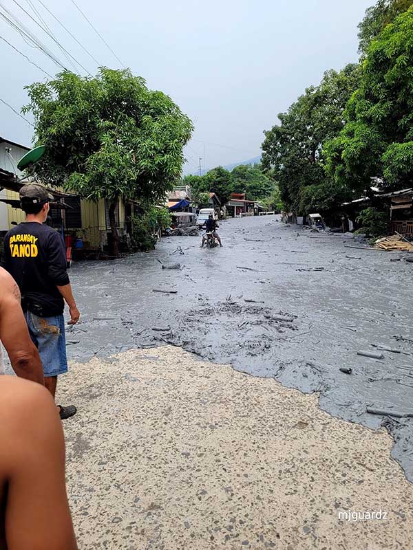 KANLAON ERUPTION: Forced Evacuations In La Castellana Due To Lahar ...