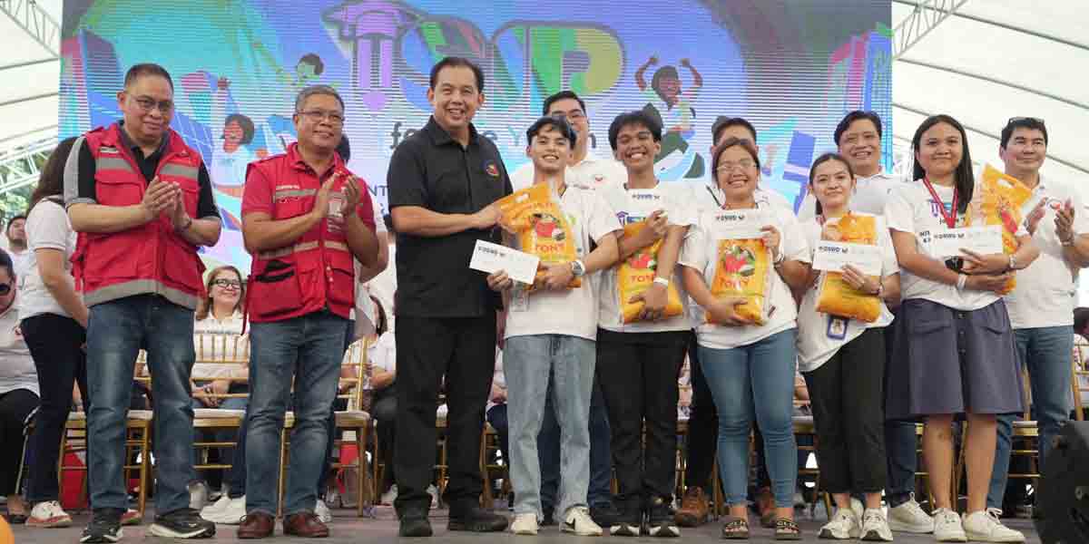 9,000 Davao City beneficiaries receive rice, financial aid from CARD, ISIP, SIBOL programs 9,000 Davao City beneficiaries receive rice, financial aid from CARD, ISIP, SIBOL programs